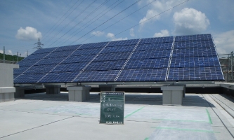 陸屋根設置太陽光システム.jpg